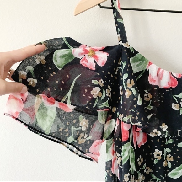 CAbi #5220 Cold Shoulder Cami Fairy Tale Floral Top Size Small Adjustable Straps - Picture 5 of 11